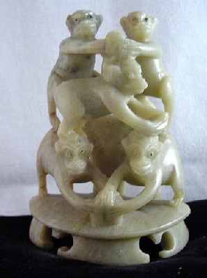 Chinese Hand-Carved Soapstone 5 Stacked Monkeys Playful Pyramid