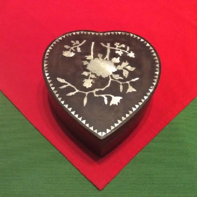 19th Century Heart Shaped Box w/ Inlaid Mother Of Pearl Decoration