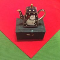 Kelvin Chen Style – Enamel Copper Cloisonne Tea Pot – White Christmas Cat w/ Stars