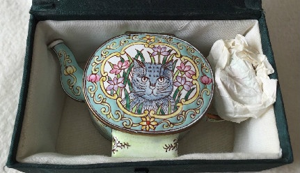 Kelvin Chen Style – Enamel Copper Cloisonne Tea Pot – Gray Cat Face In Flowers