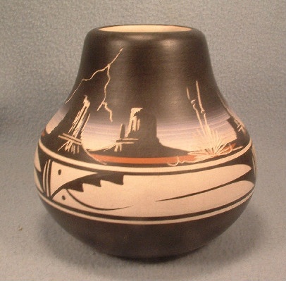 Navajo Indian Pottery Vase / Jar – Signed Navajo w/ Artisan Signature