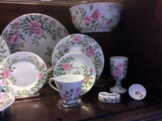China Pottery Porcelain Rosa Rugosa Place Setting Hand Painted in the Style of Celia Thaxter